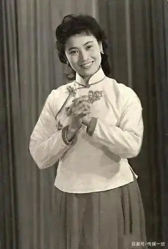 "东方夜莺"朱逢博:用一封信倒追施鸿鄂,丈夫离世后她独自坚强