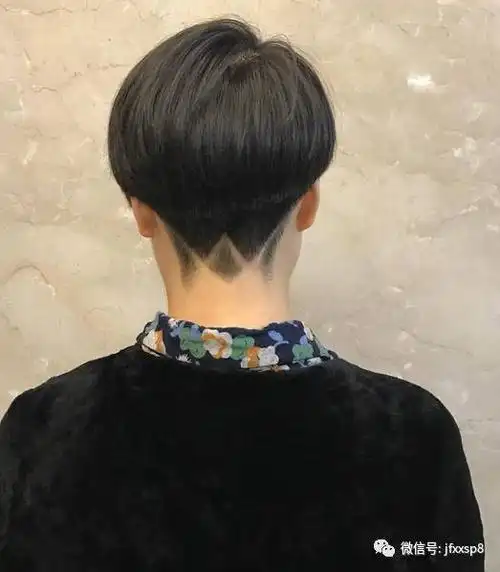 春天流行"推后边"超短发