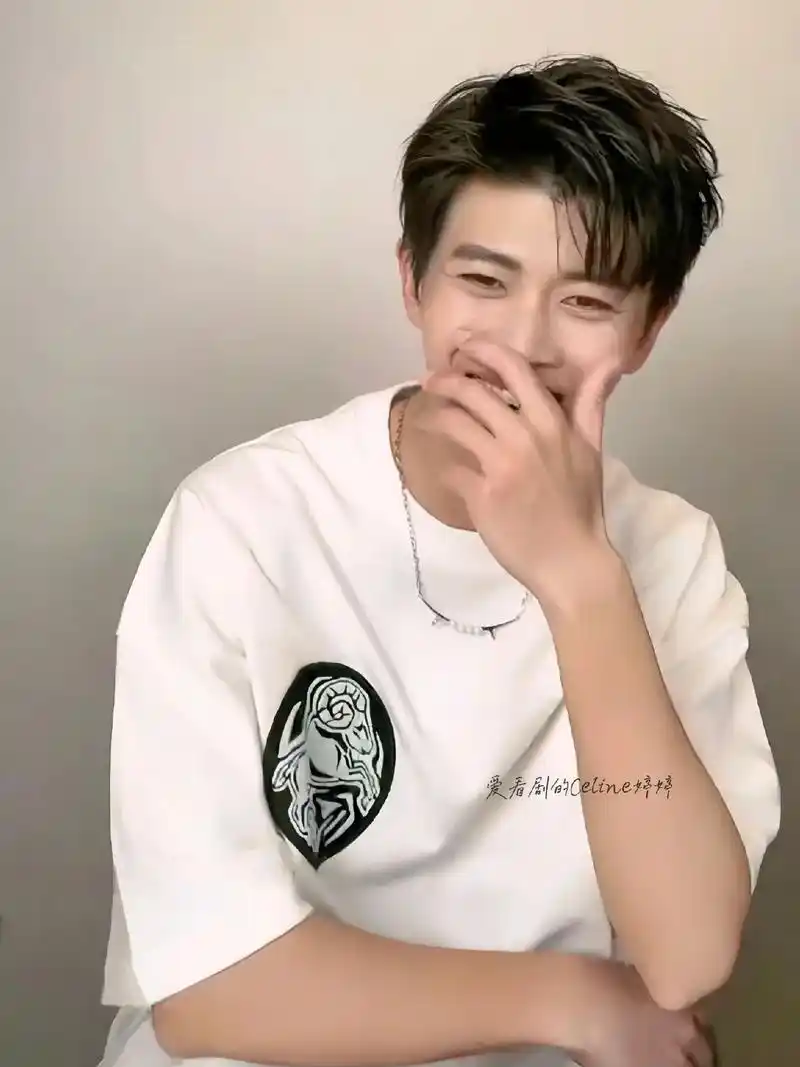 祝任嘉伦34岁生日快乐9898.愿你平安喜乐 身体健康 事事 - 抖音