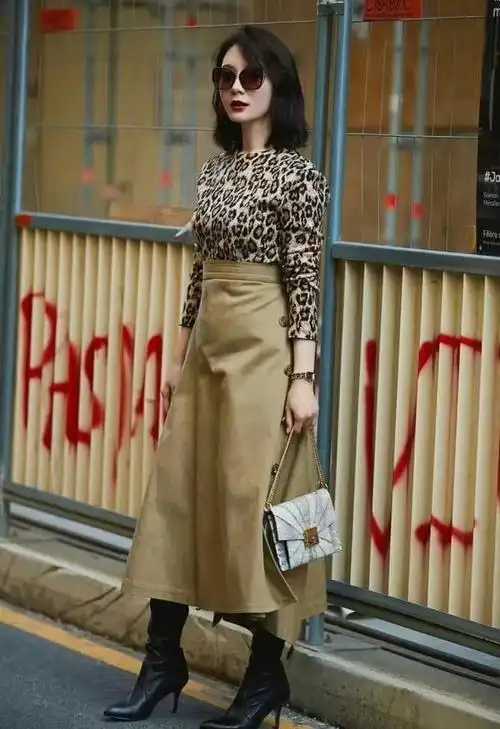 看了45岁陈数的春装穿搭才发现:中年女人穿搭得体,比扮嫩更高级