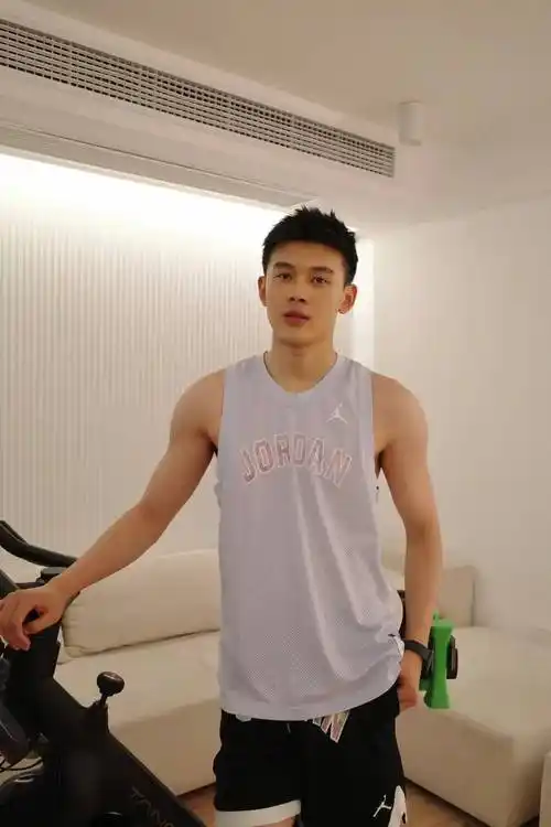 与济南健身狂魔杨峰翔相遇:完美肌肉身材引发的邂逅!