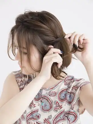 短发怎么扎头发好看 最简单的短发刘海扎法_扎发教程 - 美发站