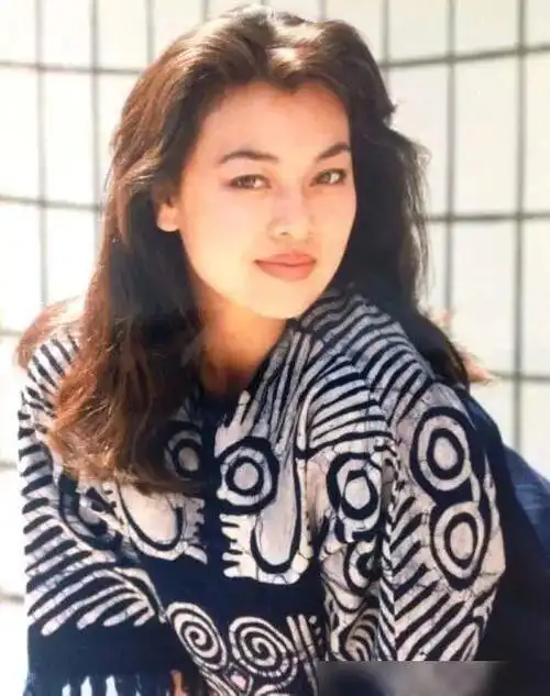 曾被巩俐抢了女一,二婚被亿万富豪追求,56岁史可的不幸与幸运!