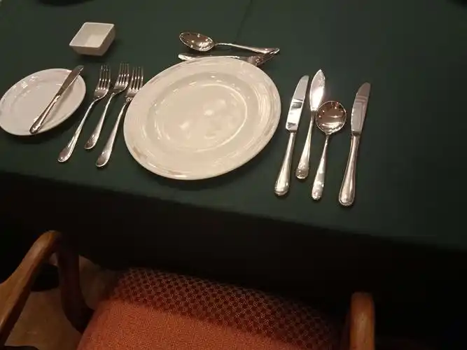 了倒计时了,很快进入了最后阶段,在新的一周我们学习了斟酒西餐摆盘