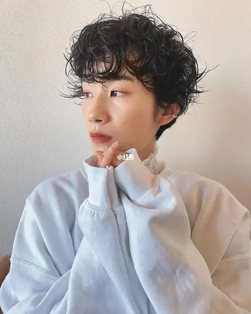 短发卷发  #短发  #短发烫发  #女生短发发型  #卷发  #女生发型参考