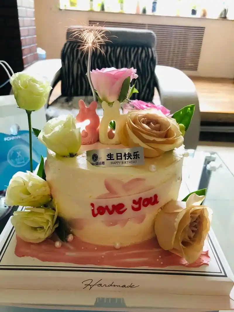 98超美的鲜花蛋糕 94日,月与卿的表白 90金灿灿的专属"生日快乐