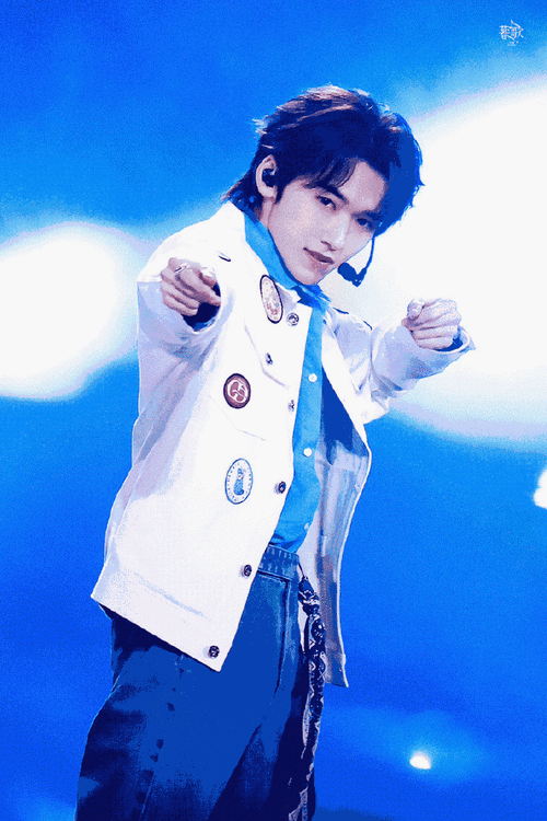 超话98#凝聚v力量#90#和宋亚轩一起拥抱春天#    不是所有的鲜花