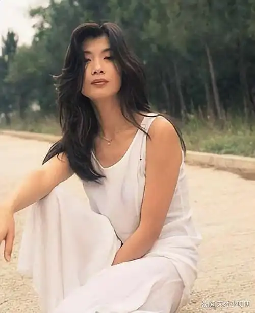 堪称三级艳后的她曾拒绝成龙61岁胖到220斤依旧风韵犹存