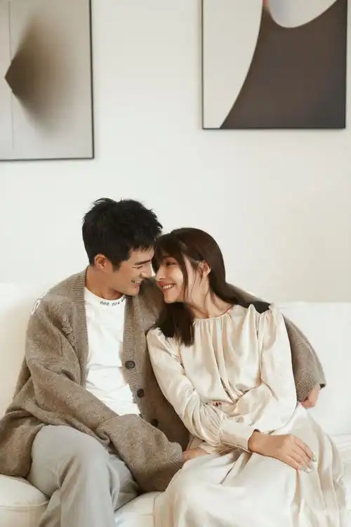 姜潮麦迪娜情侣写真再撒狗粮寒意来袭甜度不减