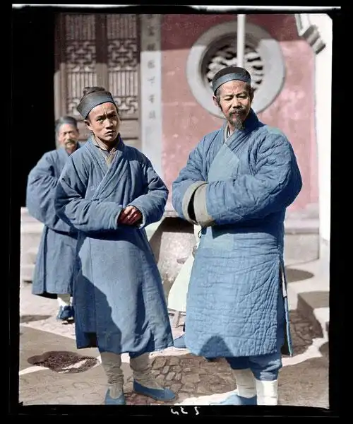 杭州福星观的道士们 - 二次创作 - 老照片修复—41图片修复中心