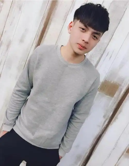 中分八字刘海男视频