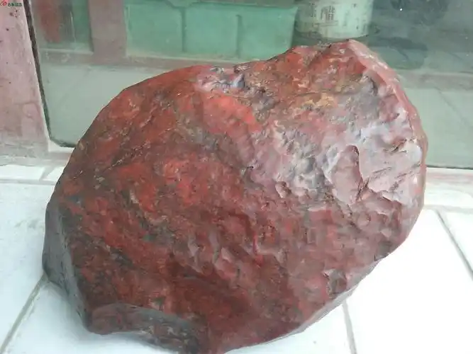 一块新疆红碧玉原石便宜卖了