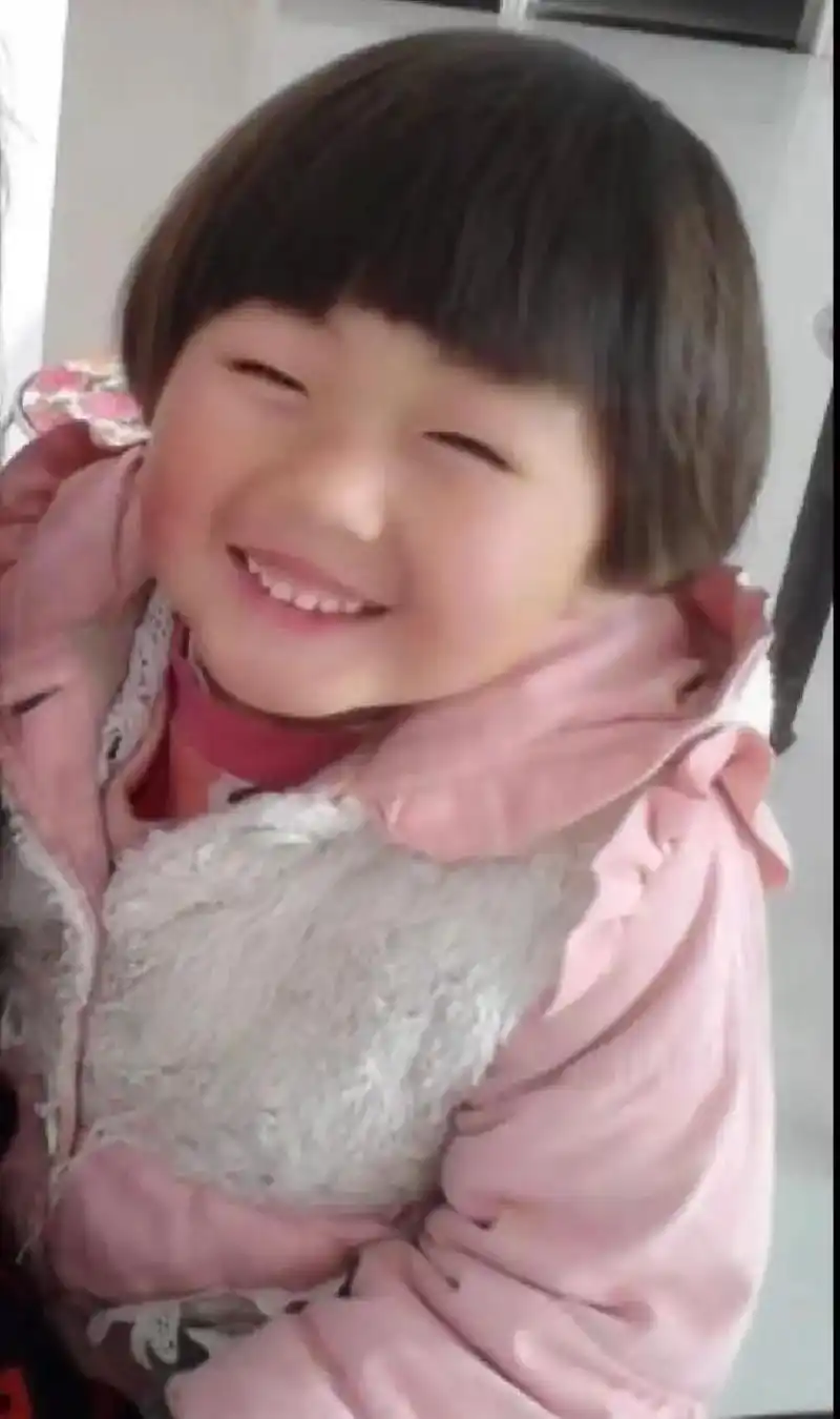 小时候的照片长大了感觉小时候好丑