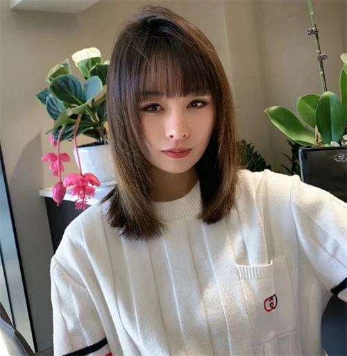 最新锁骨发型设计 层次直发清爽干练_直发发型 - 美发站