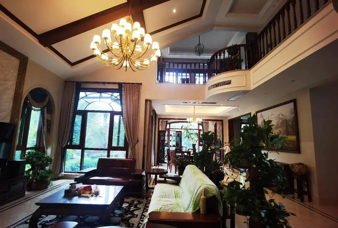 高尔夫庄园独栋,豪华装修 ,全屋品牌家具家电 ,礼包入住 赠 - 抖音