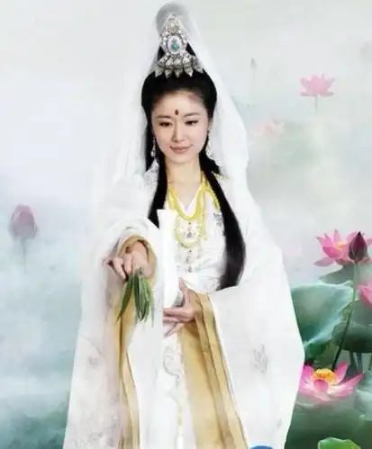 观世音菩萨是神话剧中经典人物,她慈眉善目,和蔼可亲,出尘