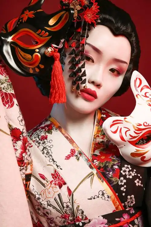 从假发到头饰到服装,每一个细节希望真的能让你们喜欢~最后选择艺伎