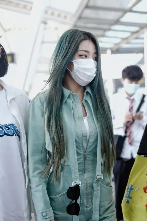 许佳琪 喻言今日机场饭拍,大美女认证!