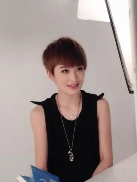 曾轶可为one拍概念片曝恋爱小秘密