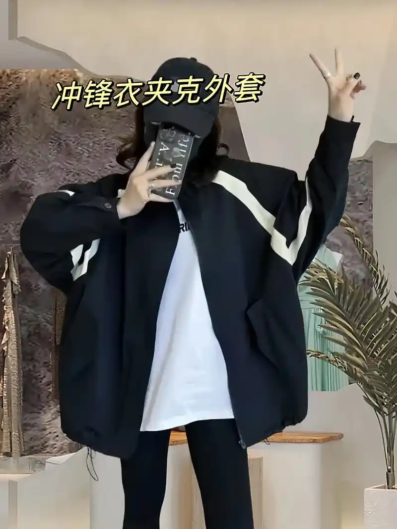时尚韩版夹克冲锋衣外套,最近很喜欢这款冲锋衣外套,时尚洋气百 - 抖