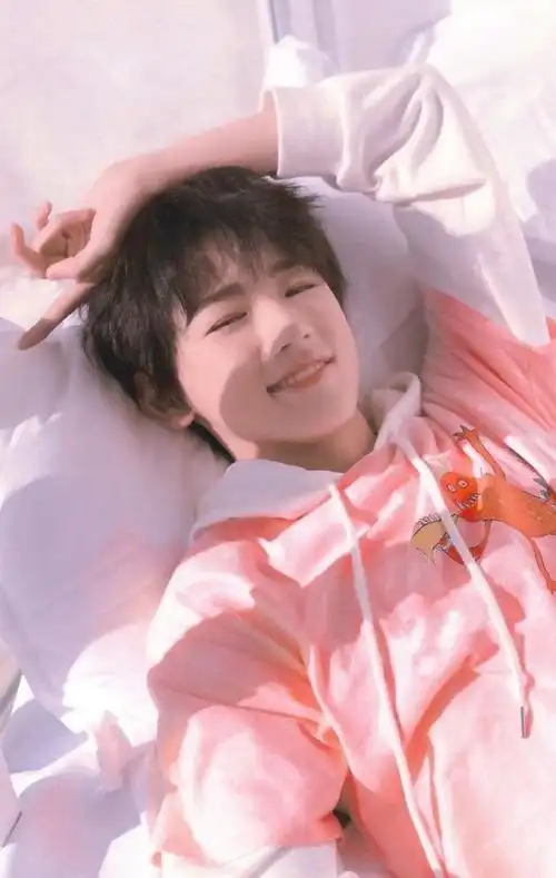 宋亚轩马卡龙色西装#宋亚轩粉色系穿搭look小合集治愈阳光boy的甜蜜