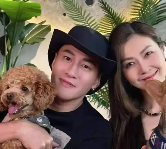 岁何润东发生车祸,800万豪车被撞烂,副导演已送医观察_车子_孩子_老婆