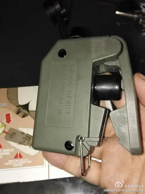 而这个bigger打火机,外表就完全复制了m57引爆器的造型,除了不能真的