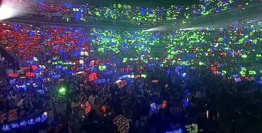 tfboys向四叶草暗示应援色,有谁发现了?跨年拿橙色去见他们吧