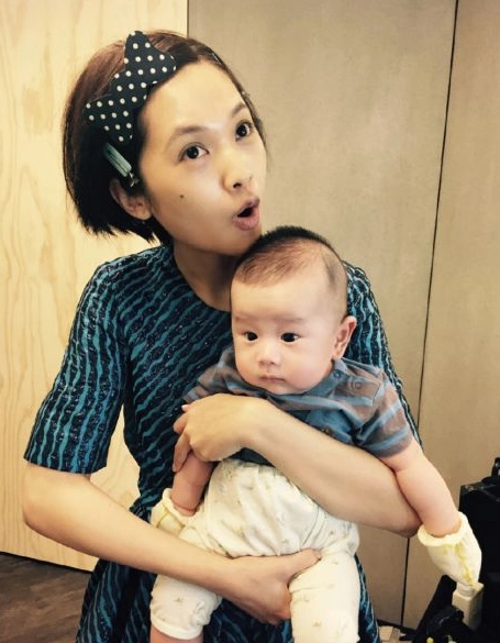 快和李荣浩生一个!杨丞琳晒抱宝宝照片
