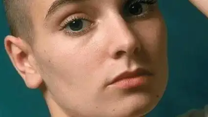 爱尔兰光头女歌手奥康娜去世,终年56岁,其17岁儿子去年自杀离世