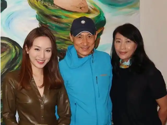 这些年张学友夫妻对两个孩子都很照顾,从不对外公布全家人的照片,也从