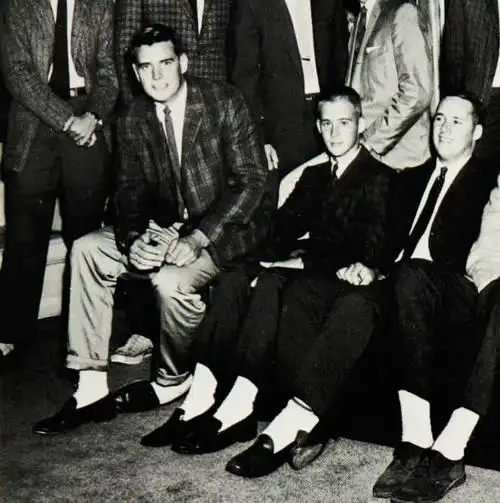 怎么评价穿皮鞋配白袜子的男人? - 知乎