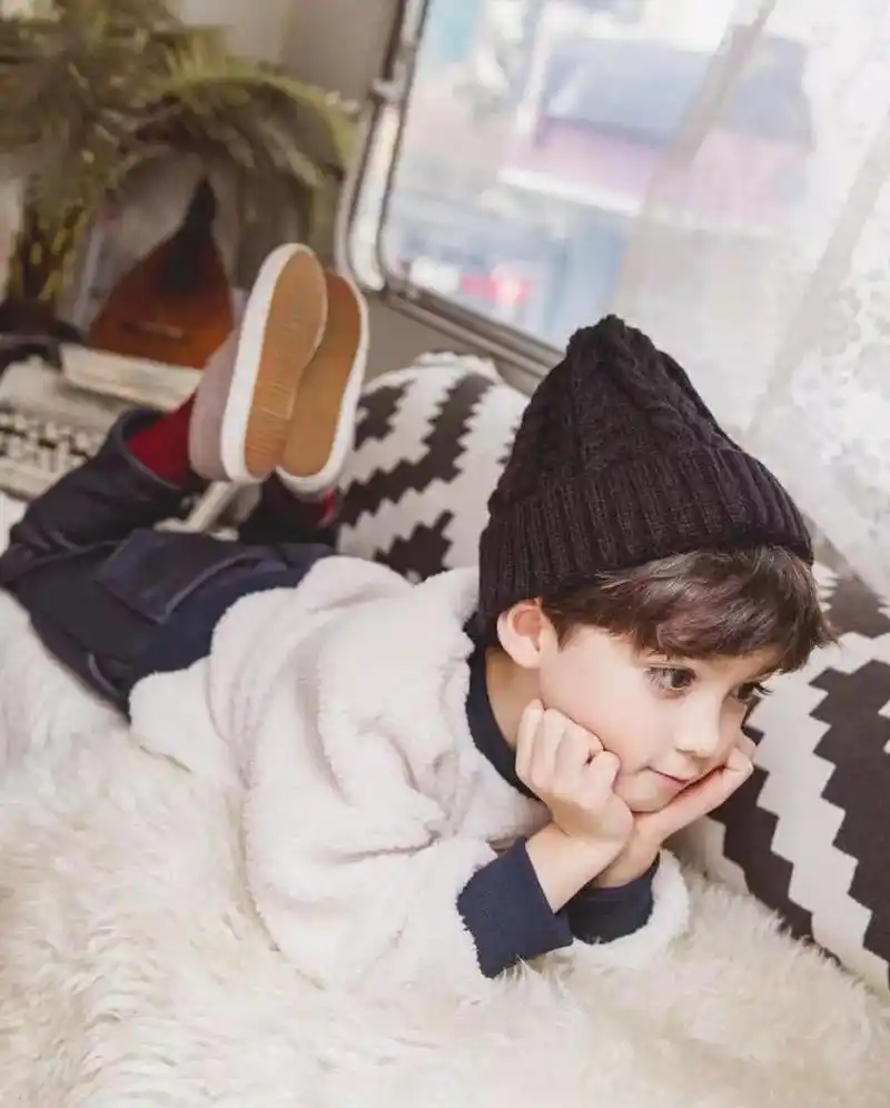 效果cooper几乎坐拥混血宝宝的所有优质基因嘴角微微上挑精致俏挺的