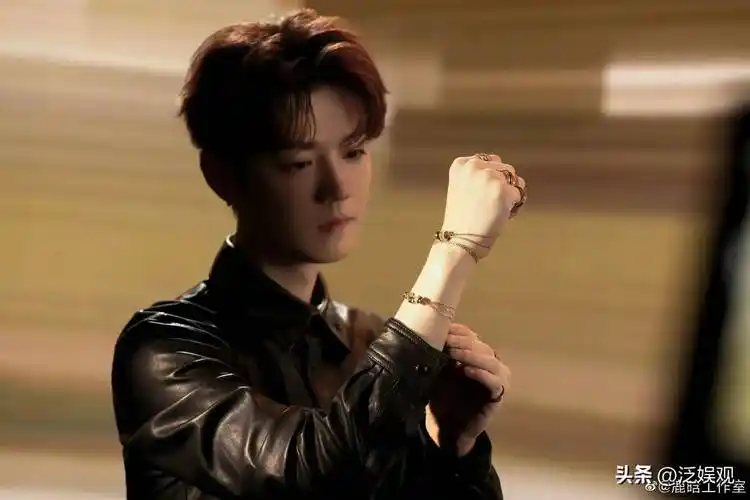 一周八个恋情,都是年轻偶像,靠粉丝上位的他们为何