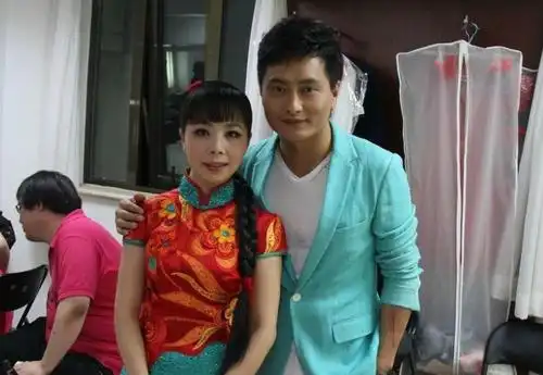 她是国家一级演员,回老家却毫无架子,和丈夫过田园生活_王二妮