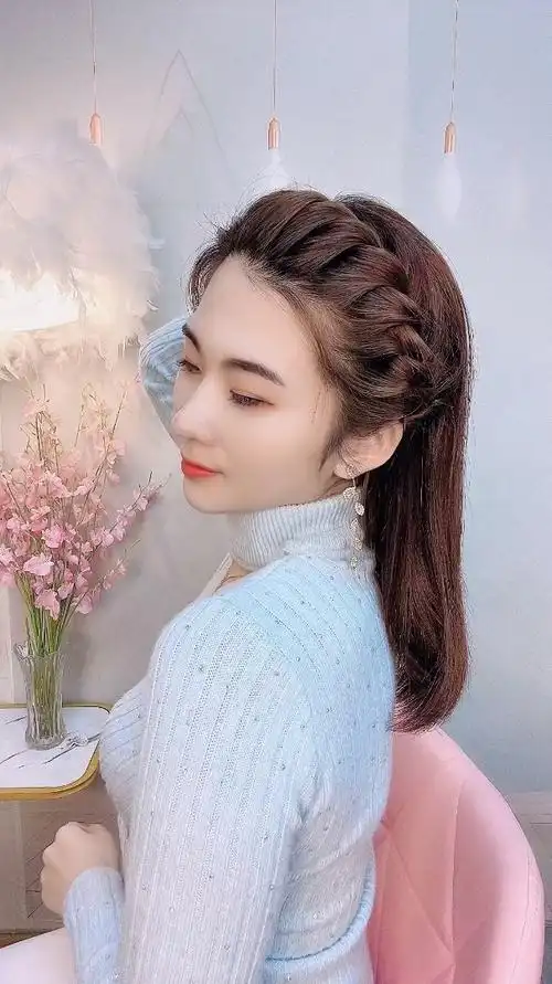 这样编既显脸小,还显发量多,赶快学起来!