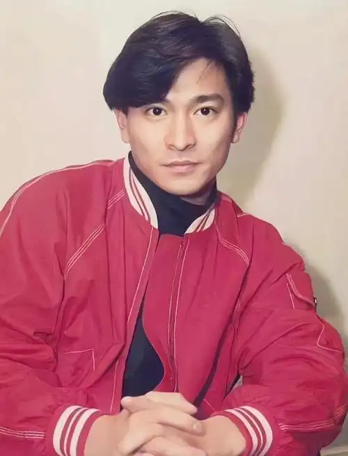 刘德华断崖式衰老满头白发啤酒肚显眼网友泪目该退休了