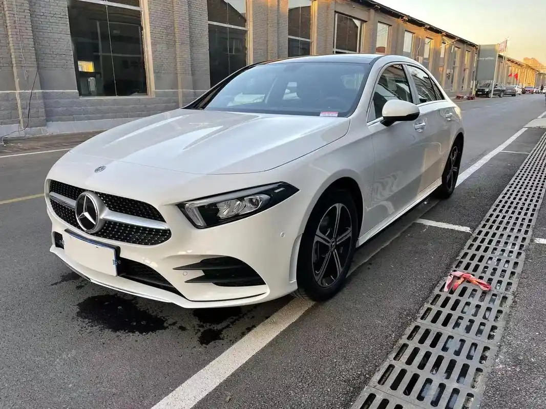 奔驰a200时尚版准新车.22款改款奔驰a200l刚上牌六百 - 抖音