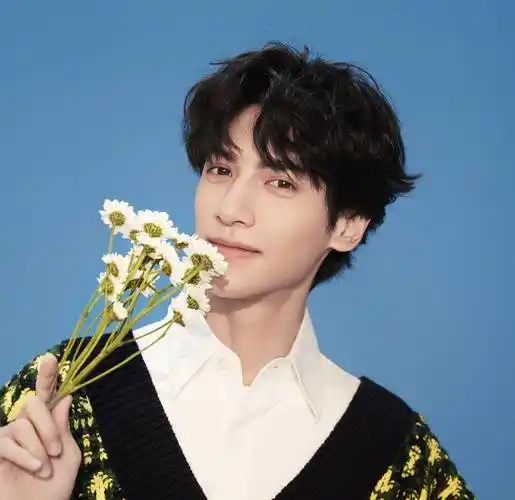 为和陈飞宇同框,罗云熙脚踩10厘米"恨天高",弥补身高差太拼_观众_拍