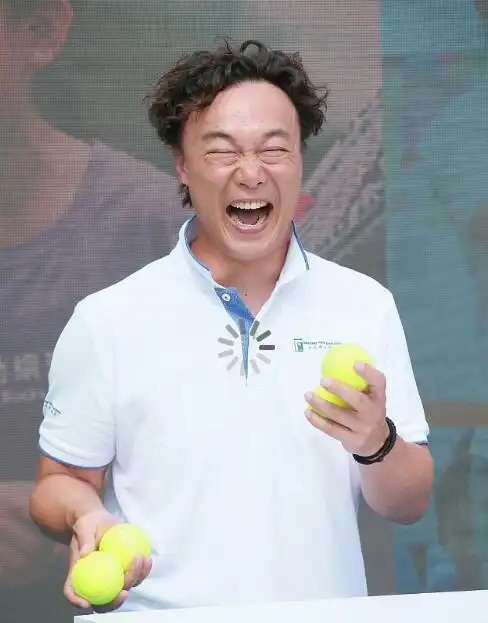 陈奕迅发际线抢镜 夸张表情套着无奈