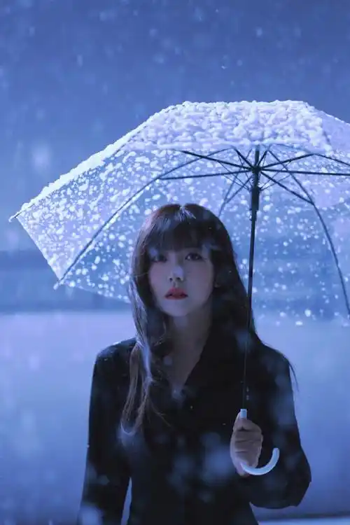 赖美云立冬雪纷飞营业写真#雪中撑伞的小七自带清冷感,好有氛围感和