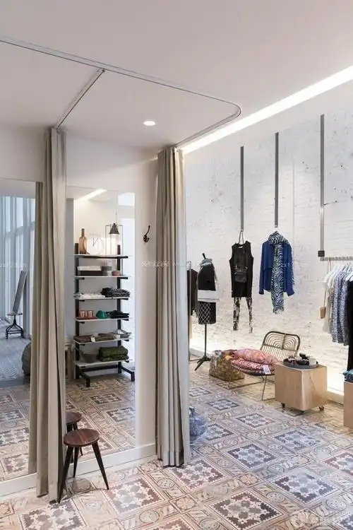 2016最新小型服装店室内挂衣架装修效果图片