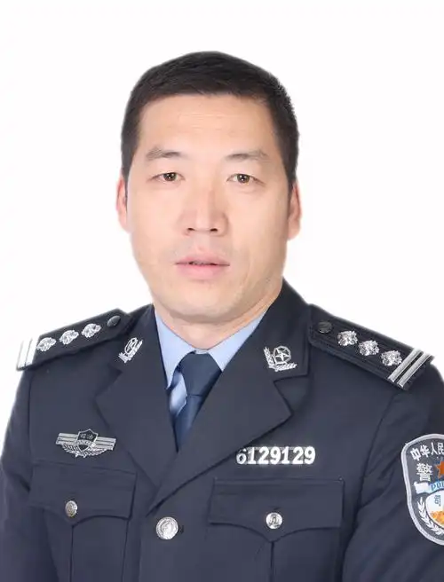 7月参加工作,现任陕西省商州监狱五监区支部书记,监区长,一级警督警衔