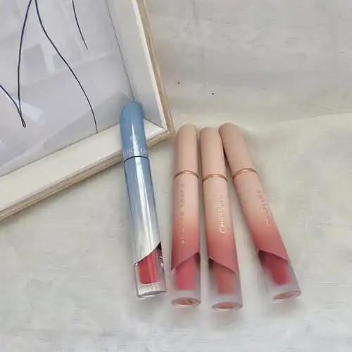 深色唇爱用唇釉稚优泉奶霜唇釉