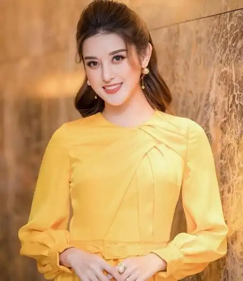 曾是越南小姐"亚军",世界小姐top10的国宝级美女,,现在是一名模特