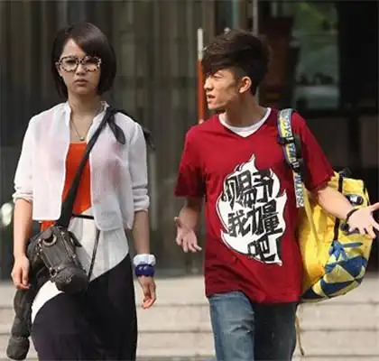 【图】电视剧《老爸回家》张一山杨紫吻戏 他们是情侣关系吗?