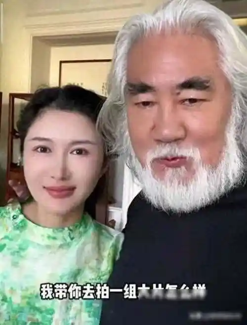 视频中,张纪中导演细心地为妻子安排一次浪漫的出游,他