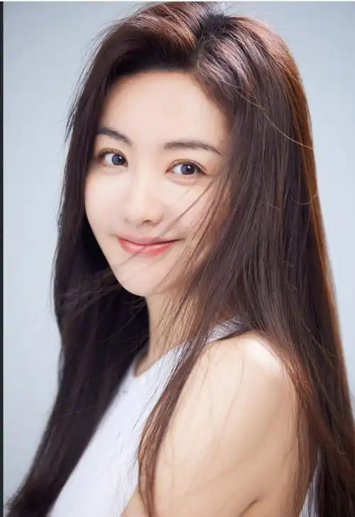 而杨蓉也在自己的社交平台上发布了近照.今天,杨蓉迎来了自己