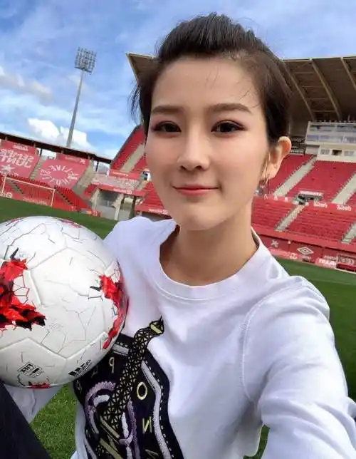 张培萌家暴:这么多年过去了,仍然有人不能和陌生人说话