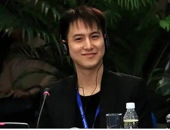 汤臣少主汤珈铖18岁做霸总身家百亿39未婚成父母心病